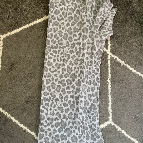 Grey leopard print top - Picture 2 of 2